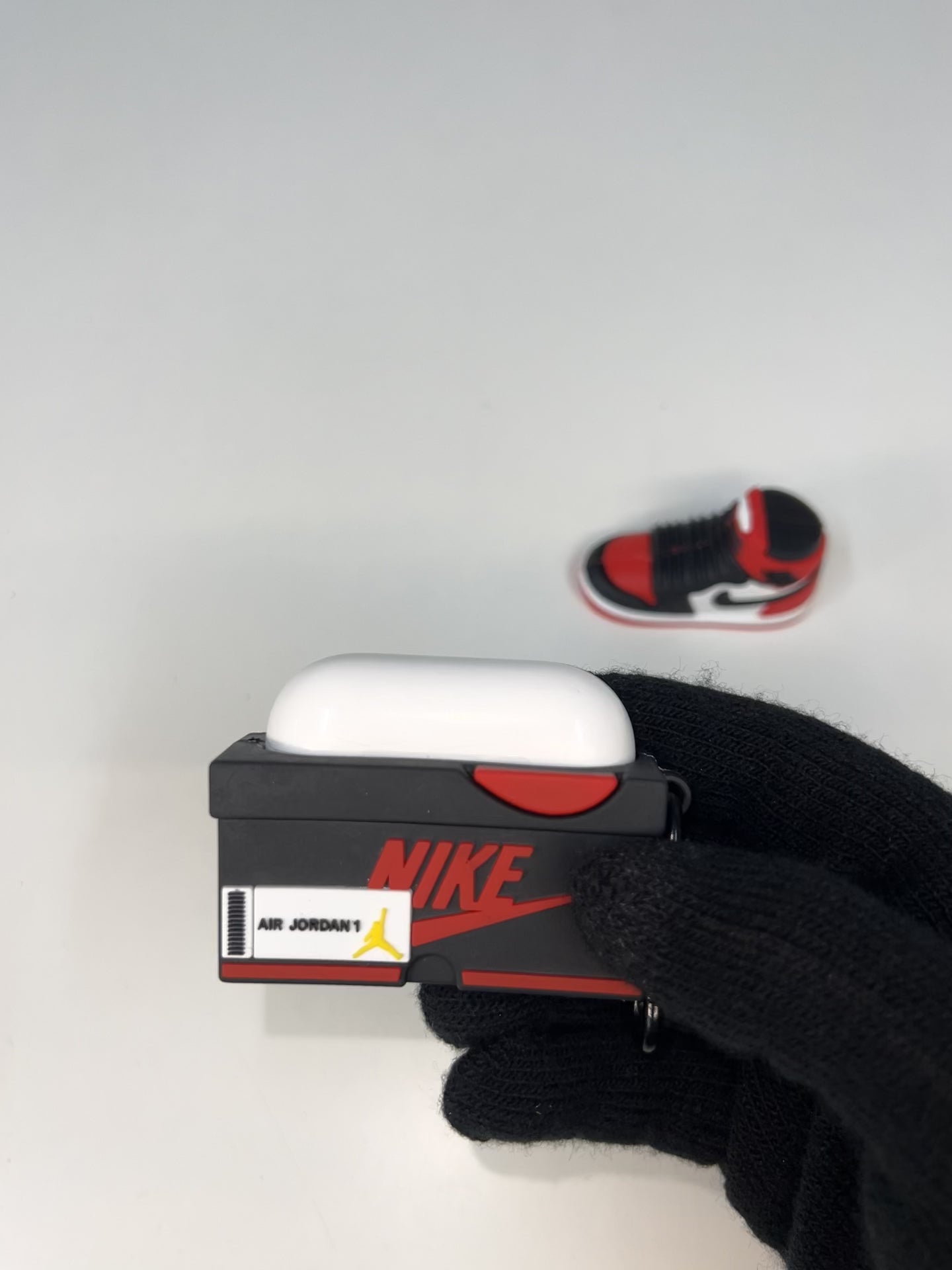 Jordan 1 AirPod Hoesje - Rood Zwart