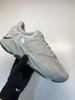 Laad en speel video af in Galerijviewer, Yeezy Boost 700 Salt